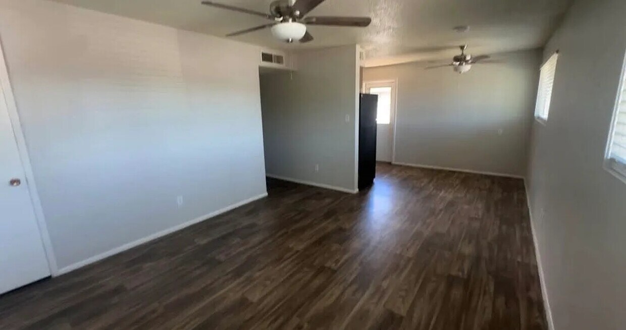 Building Photo - 4625 N 12th Ave