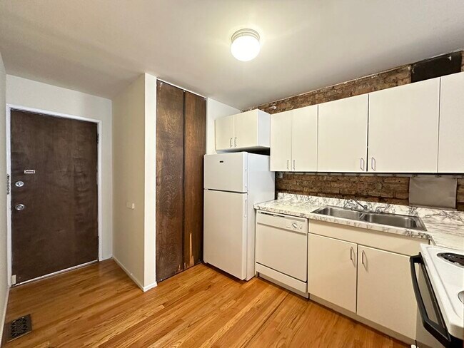 Foto del edificio - 601 W Surf St