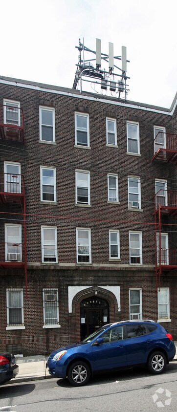 Building Photo - 164-18 43rd Ave