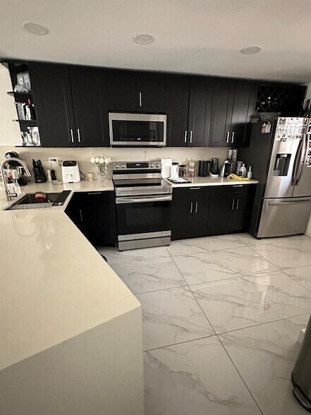 Foto del edificio - 1660 NE 191st St