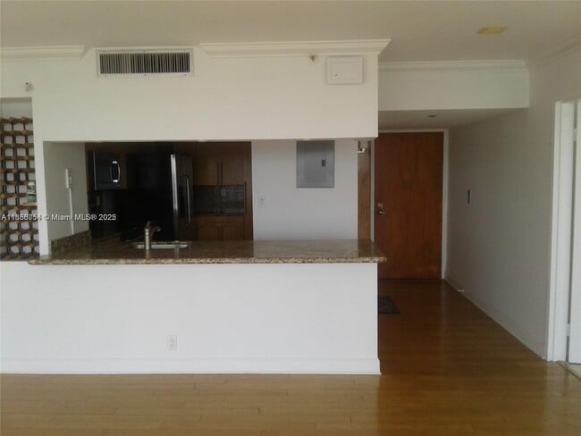 Foto del edificio - 7601 E Treasure Dr