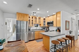 Building Photo - 2102 Peach Tree St