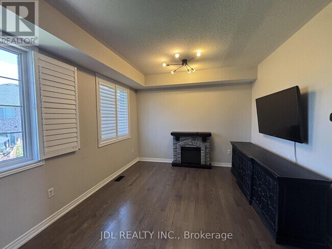 Photo du bâtiment - 1374 Granrock Crescent