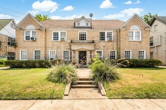 Building Photo - 5918 La Vista Dr