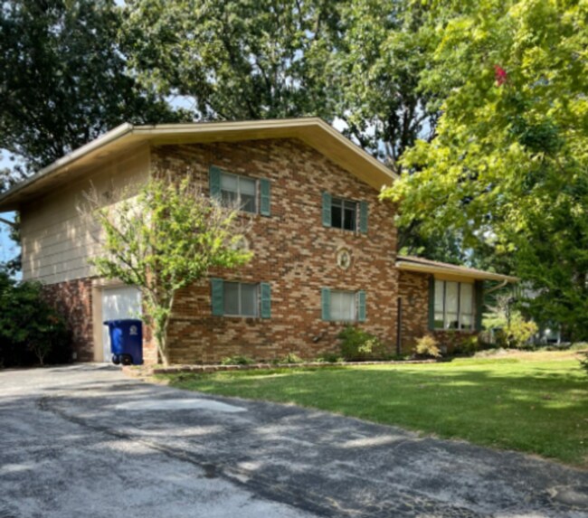 Foto del edificio - Three Bedroom, Large Lot, Pet Friendly,Hixson! ***Monthly rent $1900.00!***