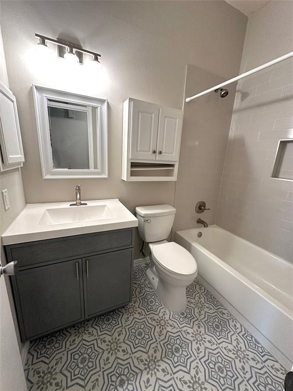 Building Photo - 2213 Margalene Way