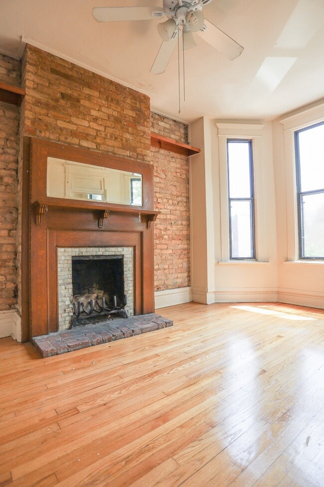 Building Photo - 840 W Cornelia Ave