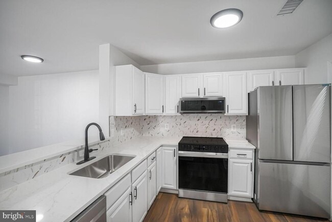 Building Photo - 505 Garrison Woods Dr