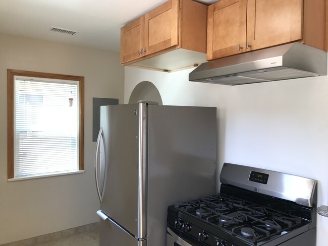 Kitchen - 4375 Overland Ave