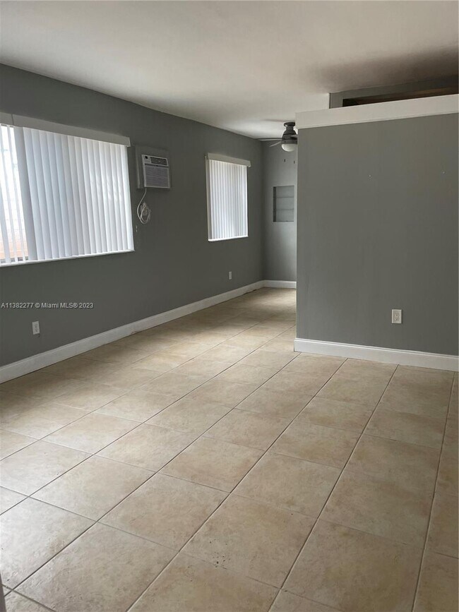 Foto del edificio - 7720 Harding Ave