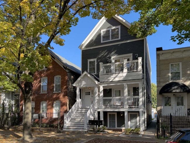 Foto del edificio - 3453 N Hoyne Ave