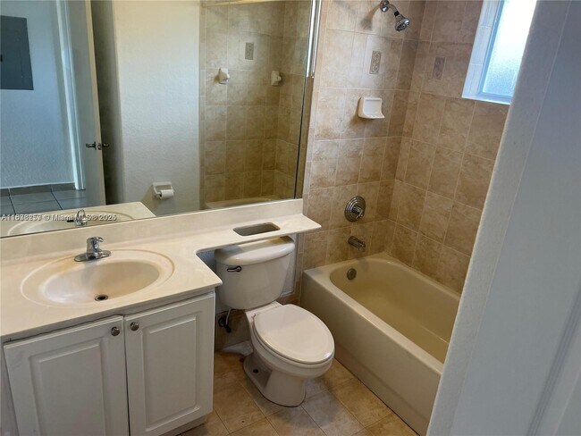 Foto del edificio - 7090 NW 174th Terrace