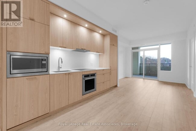 Building Photo - 259 The Kingsway