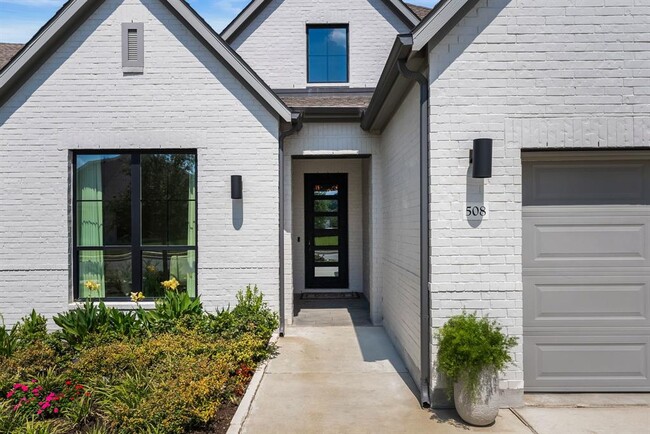 Building Photo - 508 Castillo Bnd