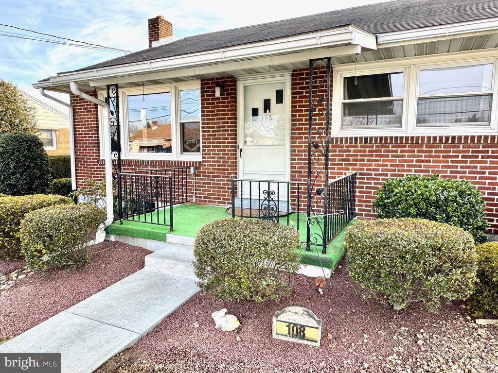 Primary Photo - 108 W Lincoln Ave