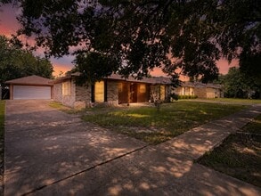 Building Photo - 6902 Feather Creek Dr