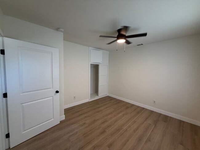 Foto del edificio - 8232 Malven Ave