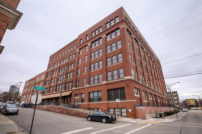 Building Photo - 200 Main