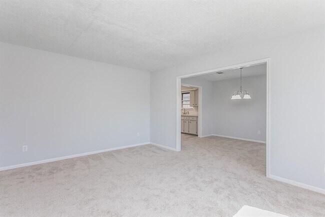 Building Photo - Beautifully renovated 4 bedroom home in a great subdivision