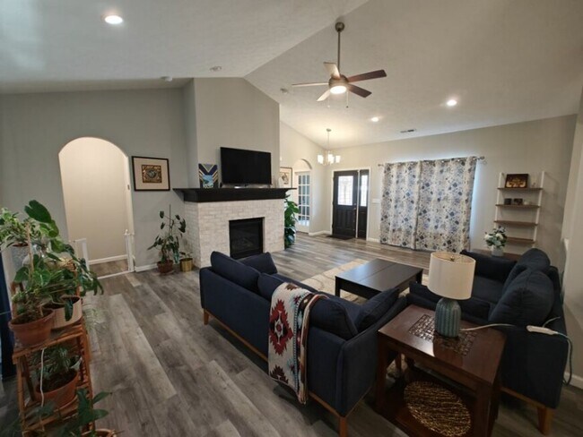 Building Photo - 4332 Foal Dr