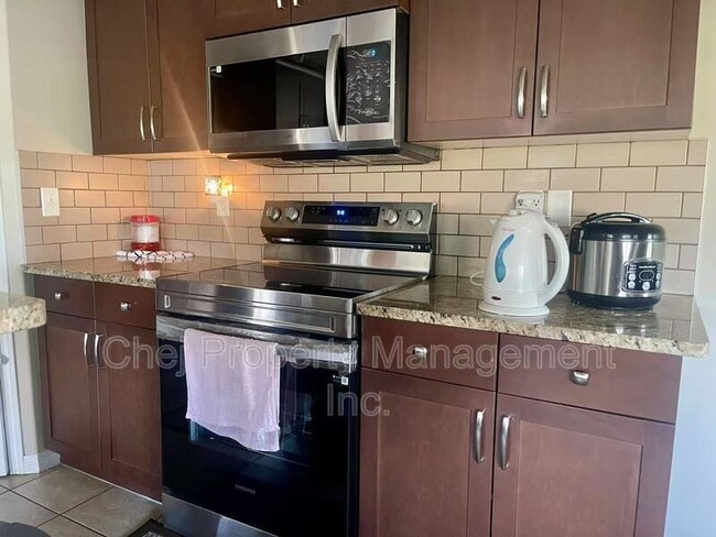 Photo du bâtiment - 7700 Ellesmere Ln