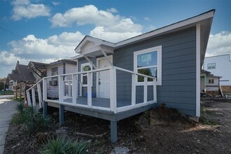 Building Photo - 3120 Stonewall St