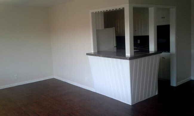 Foto del edificio - 4725 1/2-4722 Merwin St