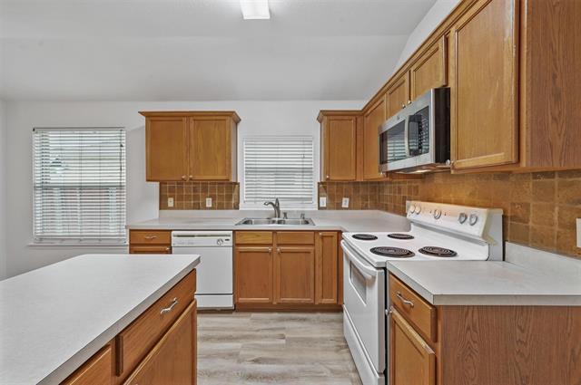 Foto del edificio - 3017 Sawgrass Dr