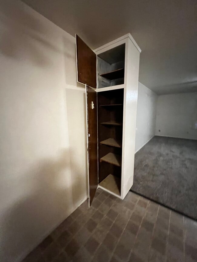 Kitchen pantry closet - 2914 Fisher Ct