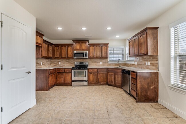 Building Photo - 426 E McCann Rd