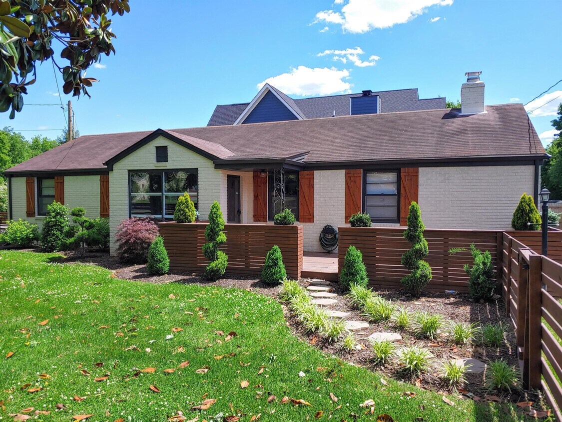Primary Photo - 619 Rosebank Ave