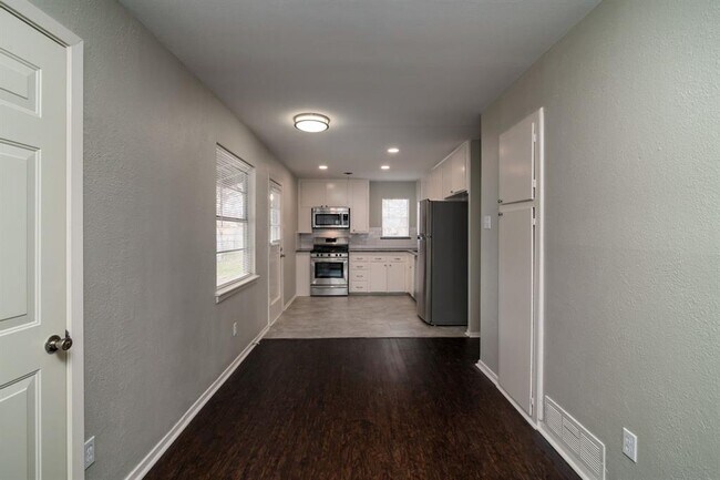 Foto del edificio - 3933 Stanley Ave