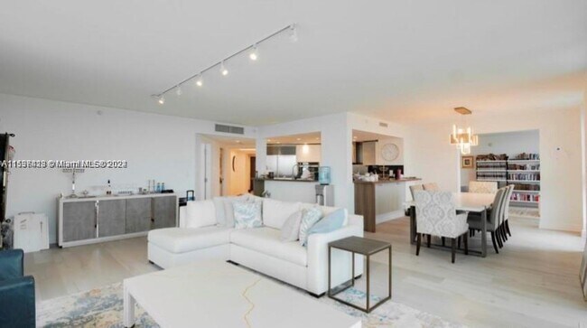 Foto del edificio - 9401 Collins Ave