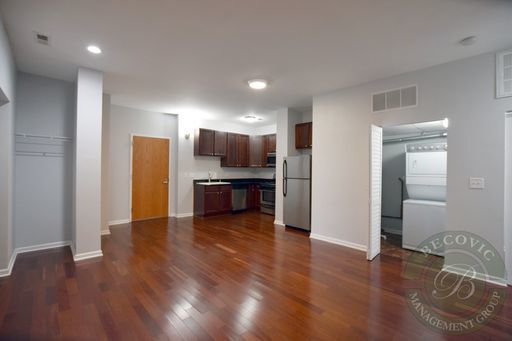 Foto del edificio - 2451 W Howard St