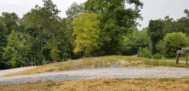 Building Photo - 365 Goins Hill Rd