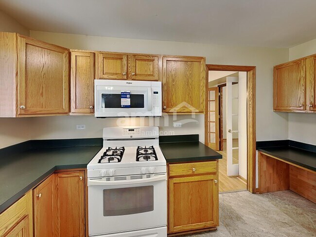 Building Photo - 2220 Falcon Dr
