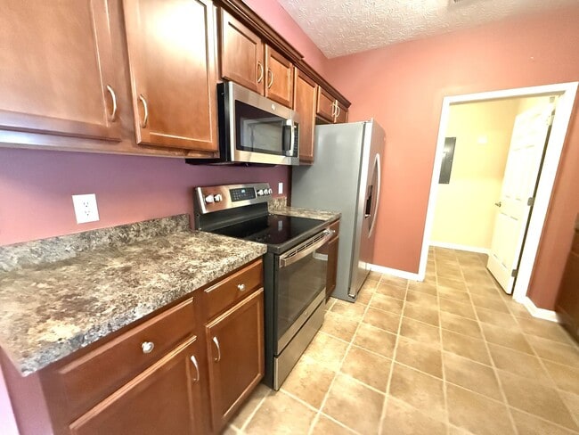 Building Photo - 9400 Clubview Dr