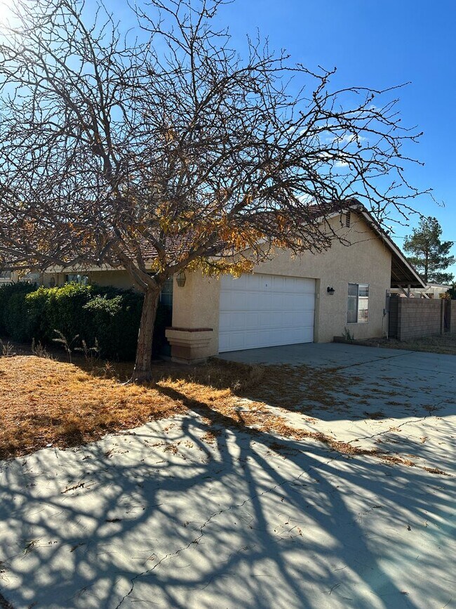 Foto del edificio - 4 BEDROOM APPLE VALLEY HOME