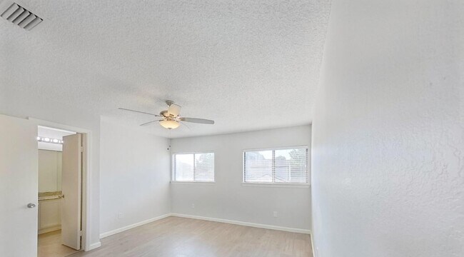 Foto del edificio - Beautifully Renovated 3-Bedroom Home with Premium Finishes