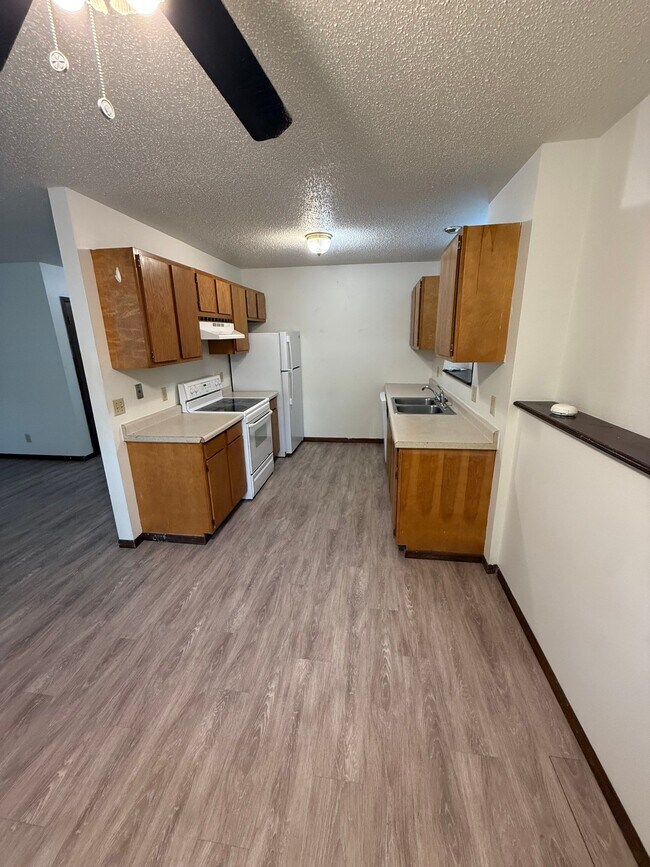 Foto del edificio - 732 Great Plains Ct