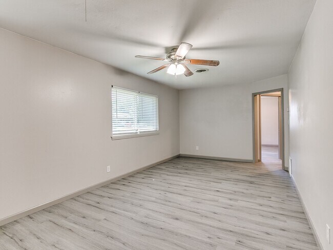 Foto del edificio - 1509 Loftin Dr