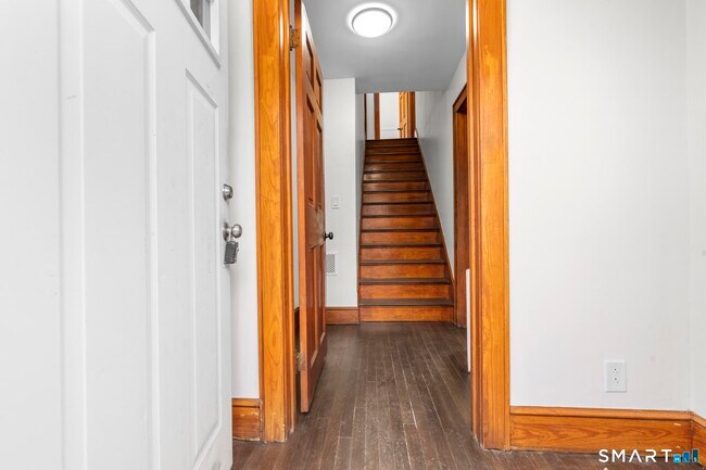 Building Photo - 37 Byrneside Ave