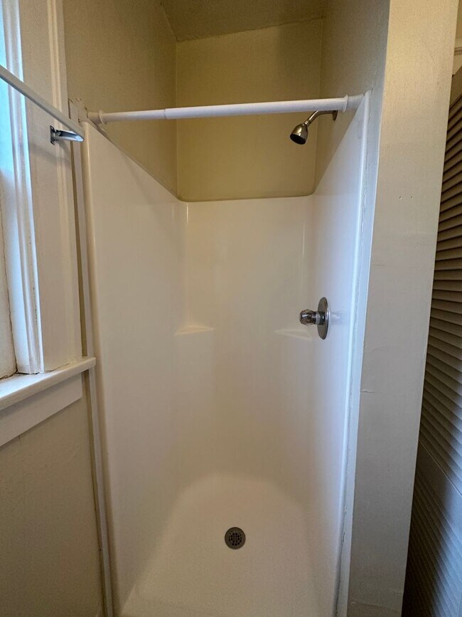 Foto del edificio - 858 S Broadway