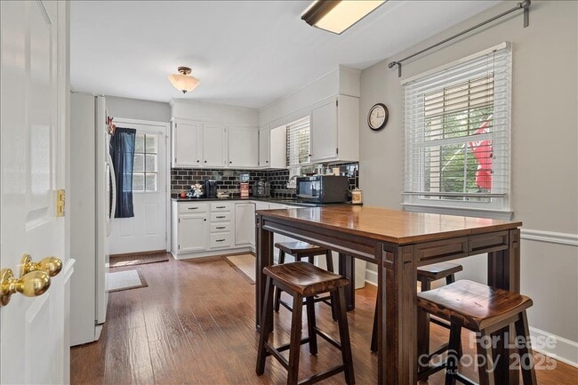 Foto del edificio - 2224 Pinebrook Cir