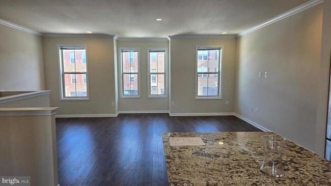 Foto del edificio - 6634 Bartrams Forest Ln