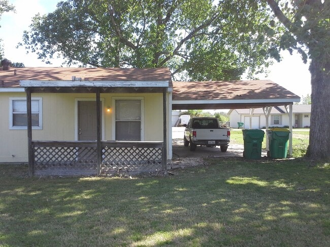 Foto del edificio - 3324 Dorothy Ln