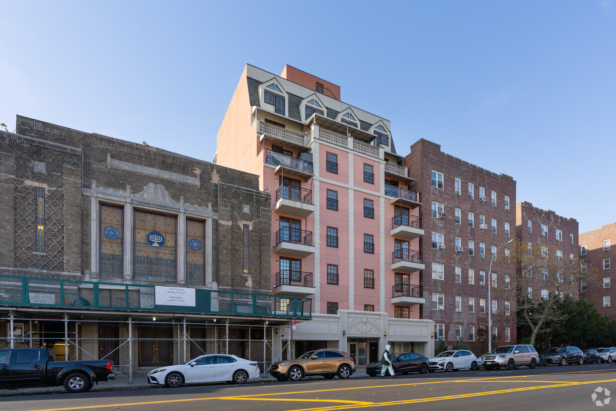 Primary Photo - 2590 Ocean Ave
