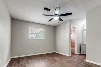 Building Photo - 3120 Royal St