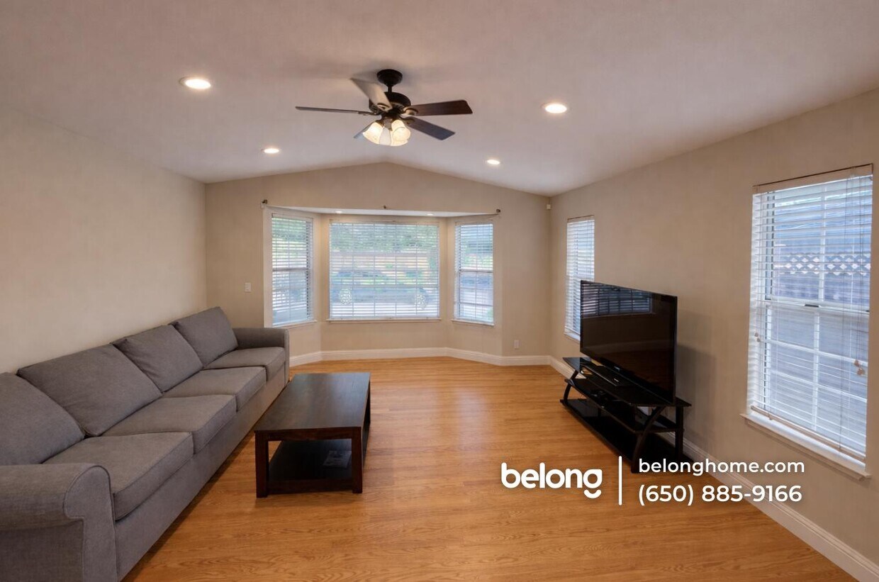 Building Photo - 4560 Gertrude Dr