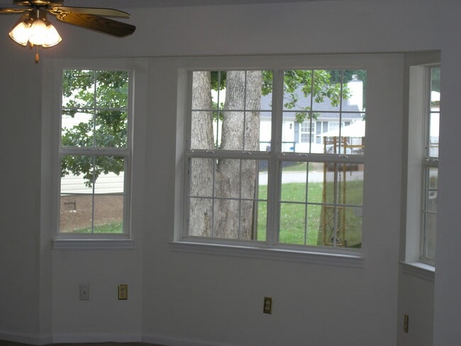 Building Photo - 16 Silver Spur Ct